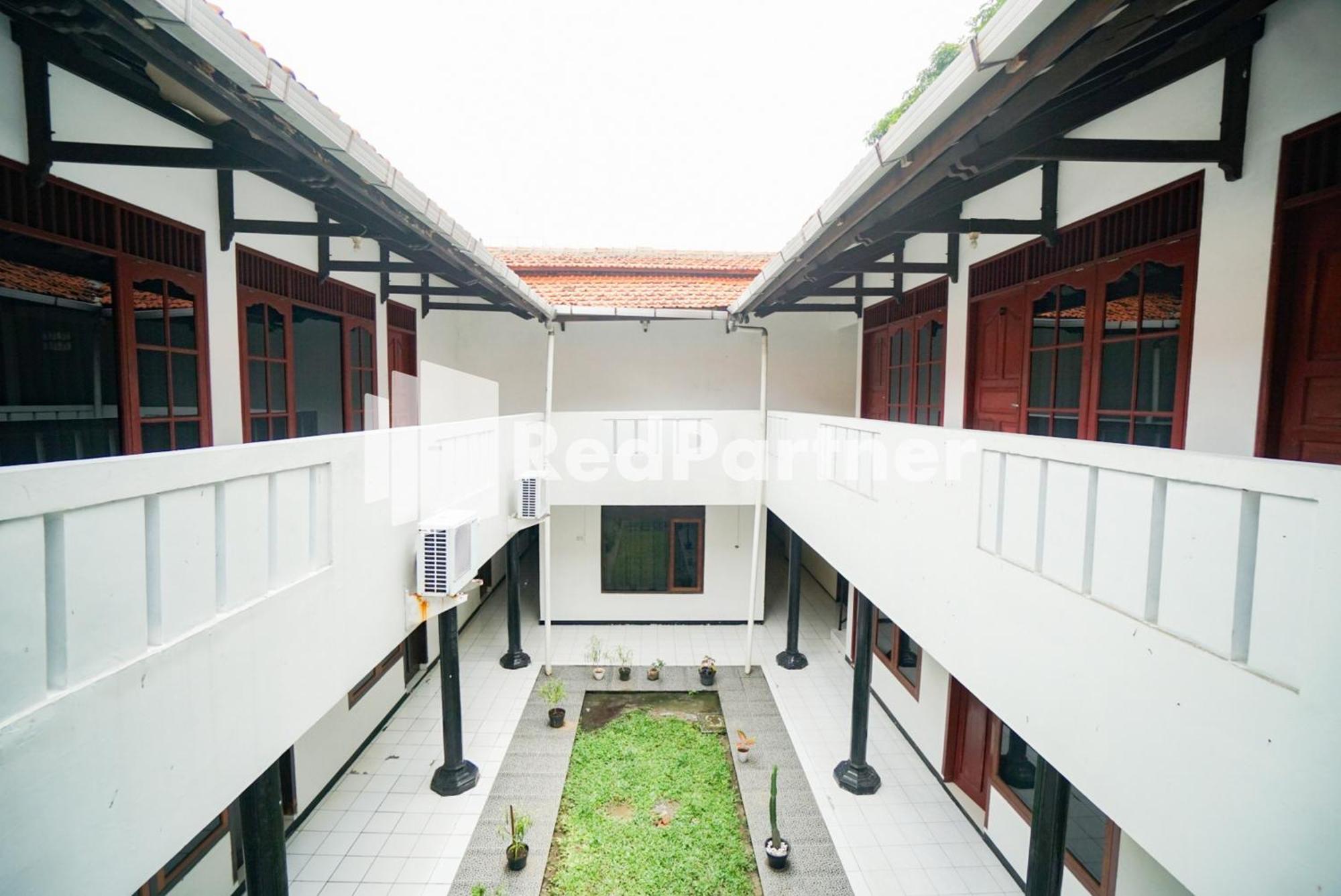 Oyo 90853 Borobudur Kemayoran Syariah Hotel 2*