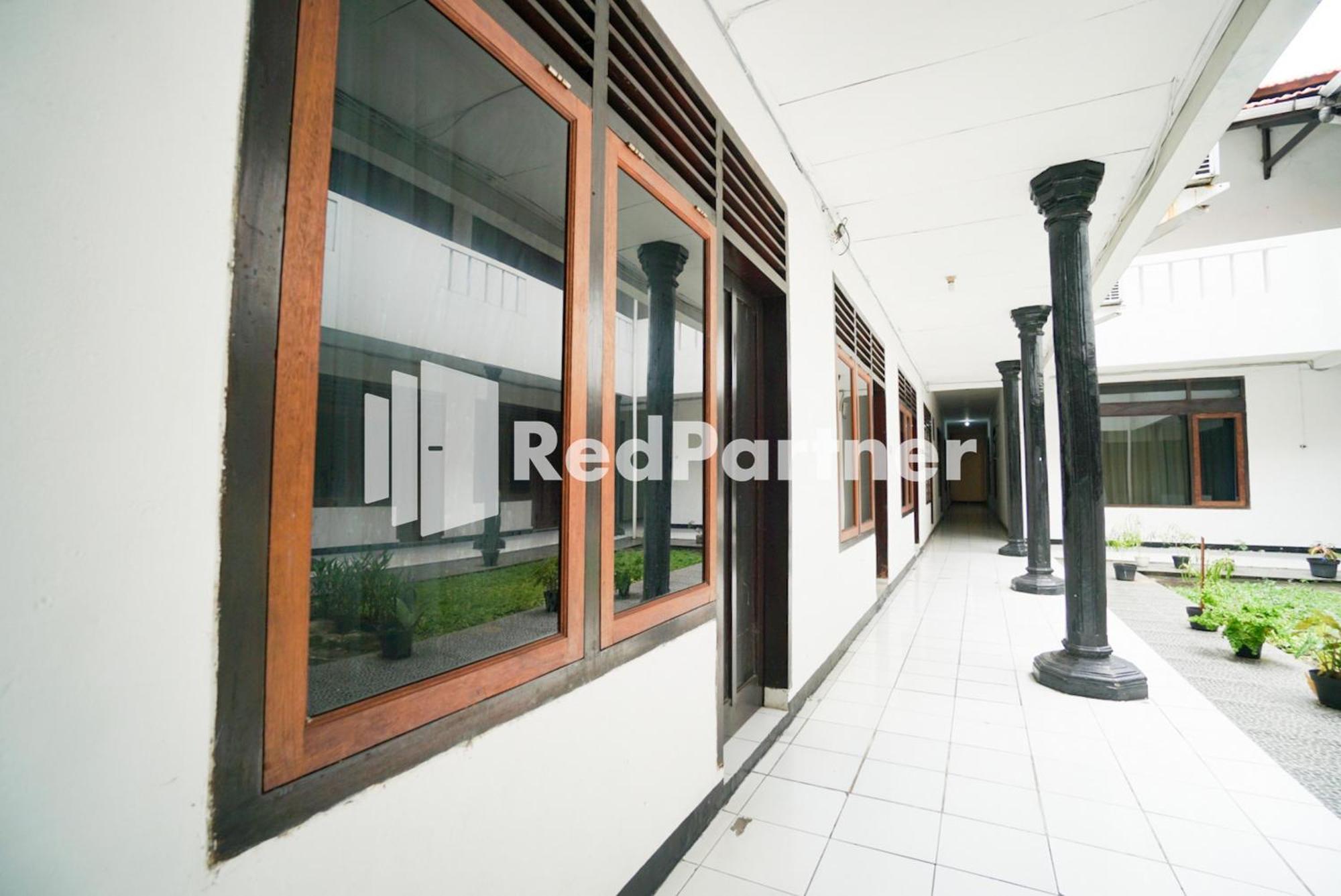 Oyo 90853 Borobudur Kemayoran Syariah