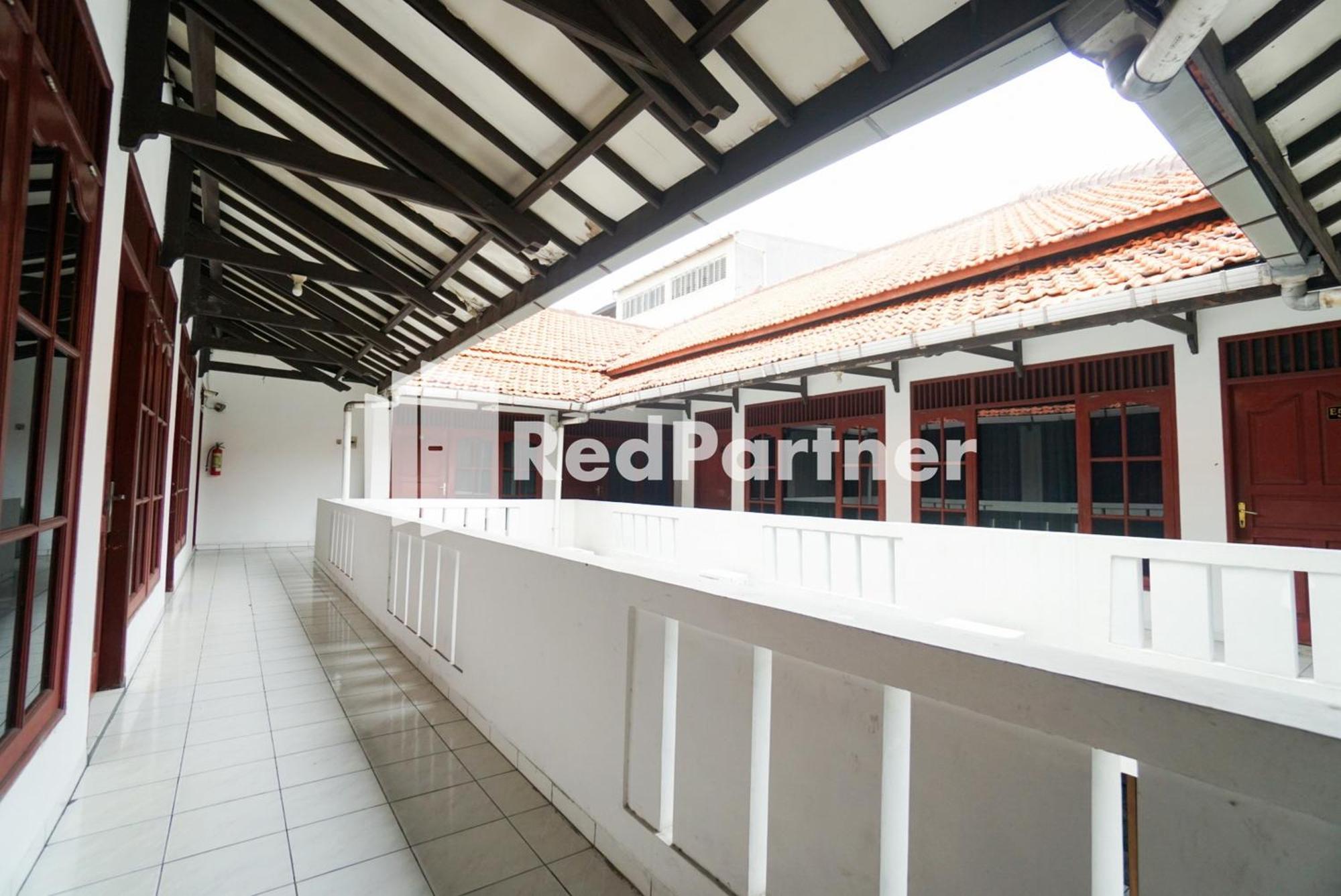 Oyo 90853 Borobudur Kemayoran Syariah Hotel