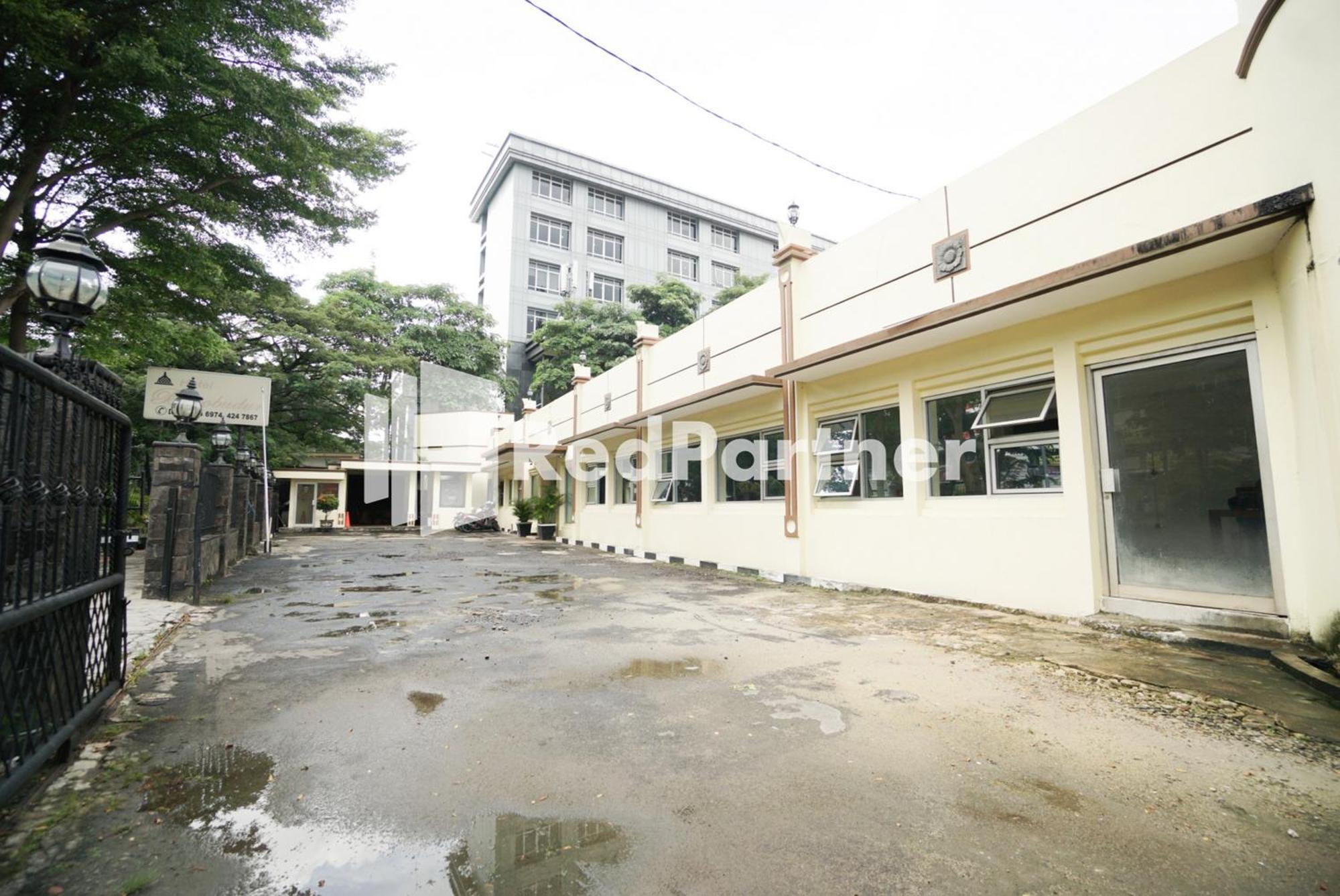 Oyo 90853 Borobudur Kemayoran Syariah Hotel 2*