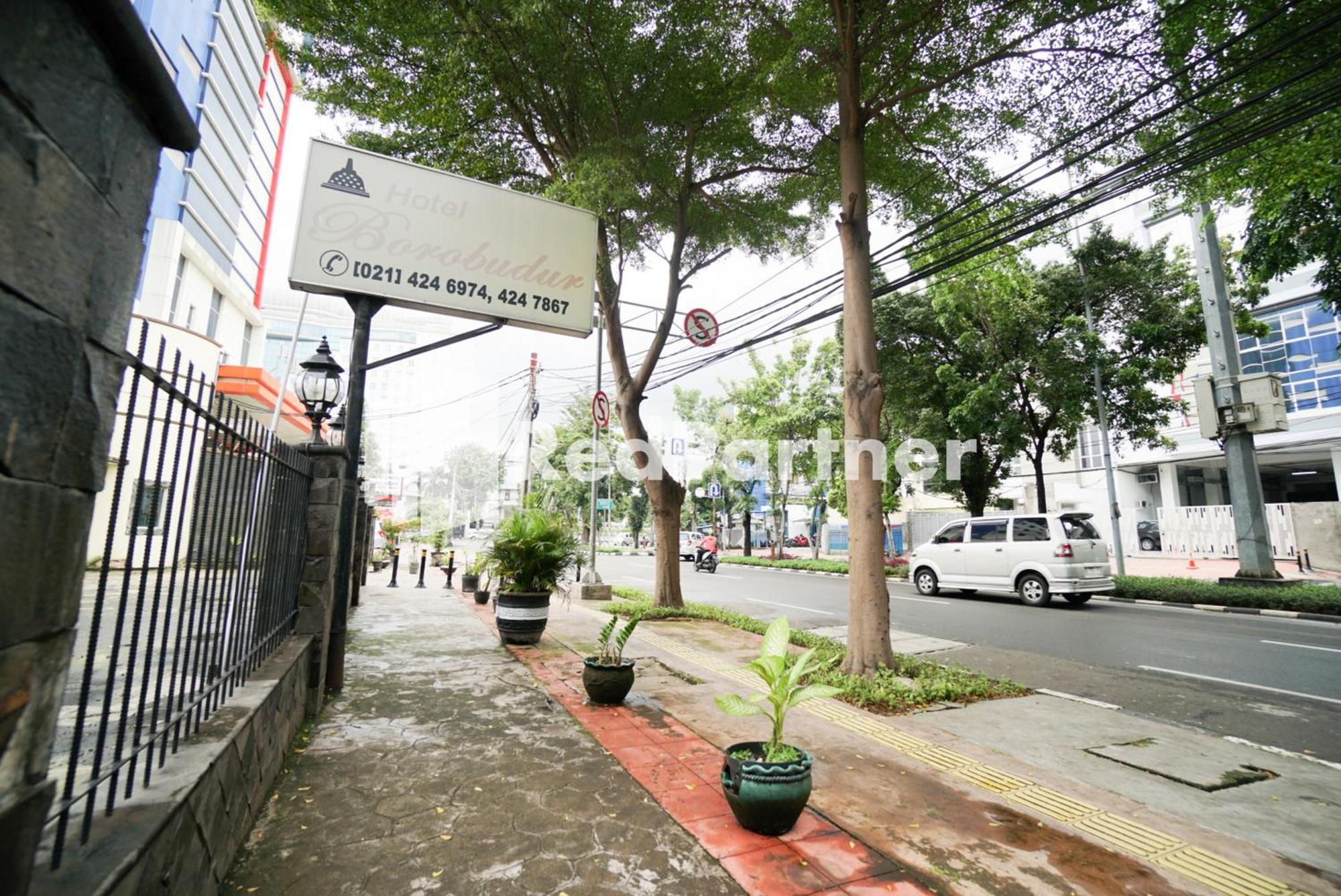 Oyo 90853 Borobudur Kemayoran Syariah 2*