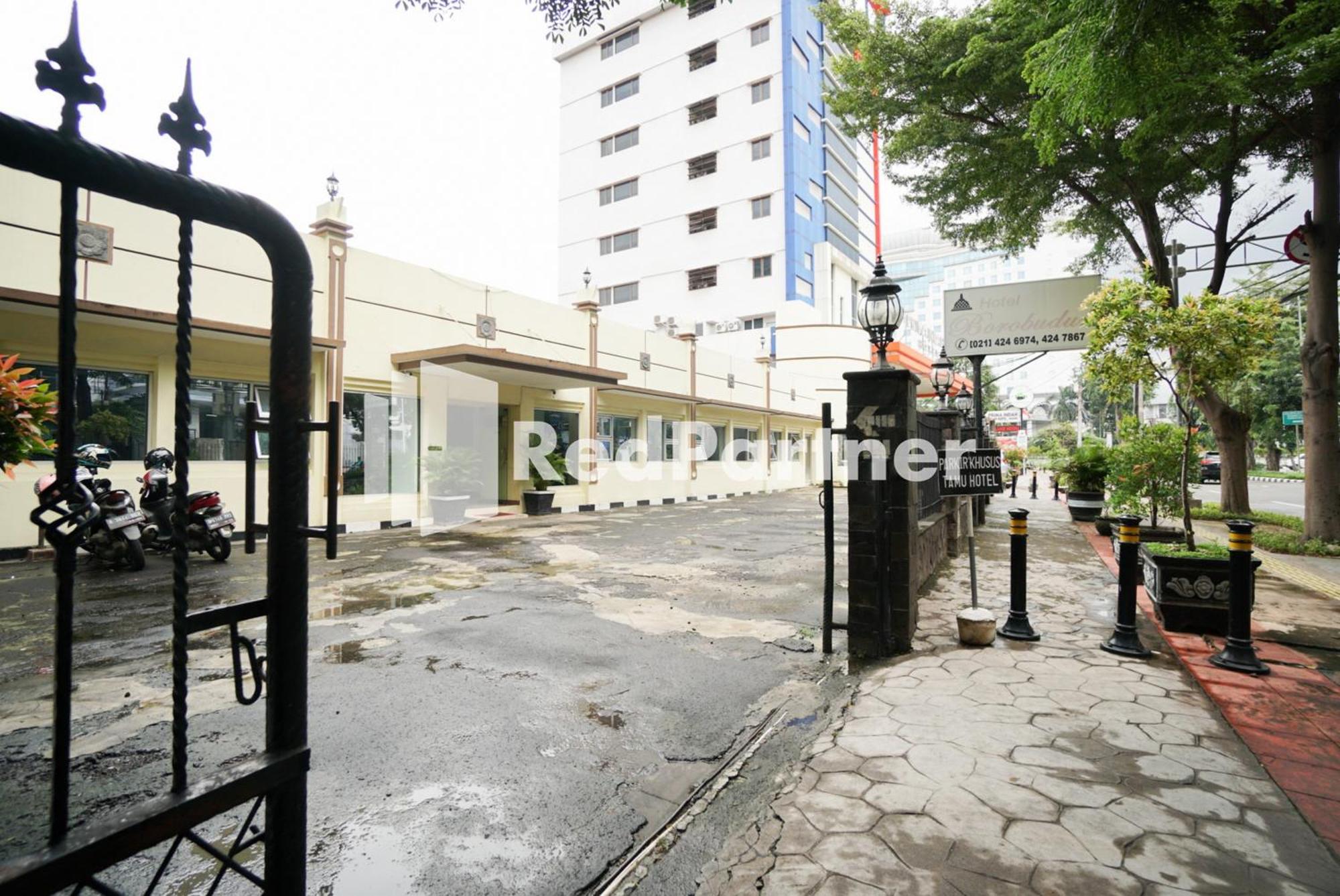 Oyo 90853 Borobudur Kemayoran Syariah Hotel 2*